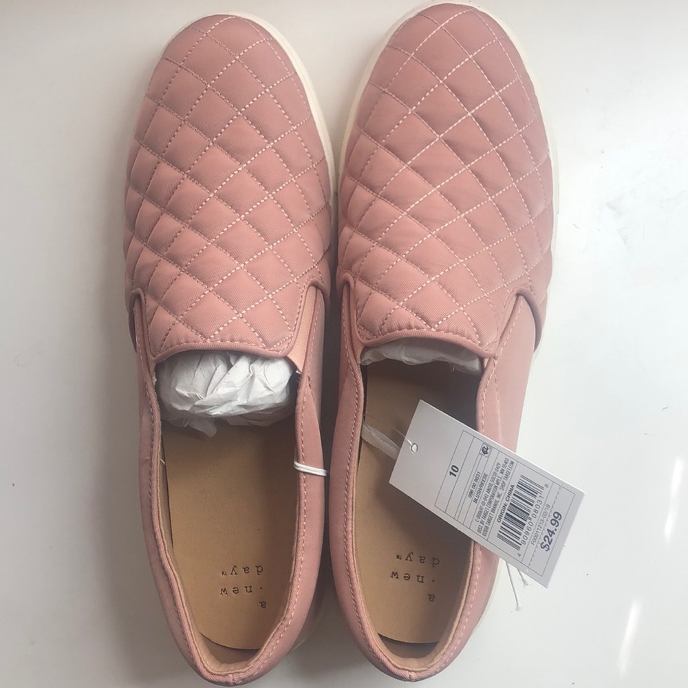 NEW! Women’s size 10 slip on casual shoes in blush